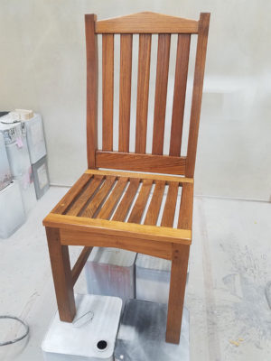 画像：つばめグリル椅子