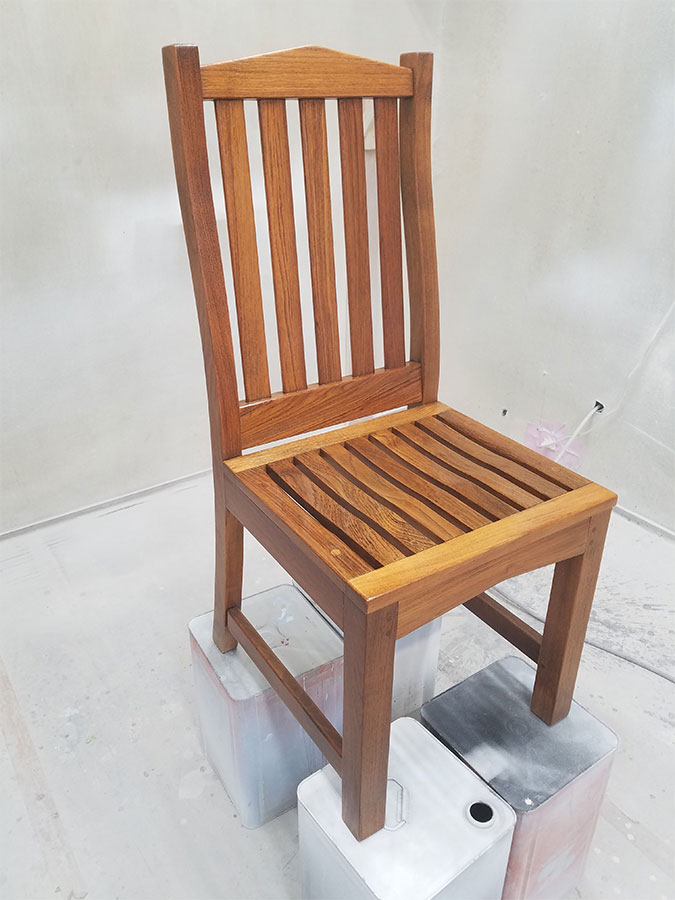 画像：つばめグリル椅子